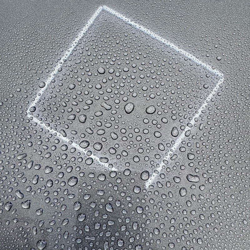 Wassertropfen auf Autlolack